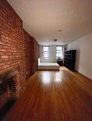 2nd image of 72 Orchard St #11