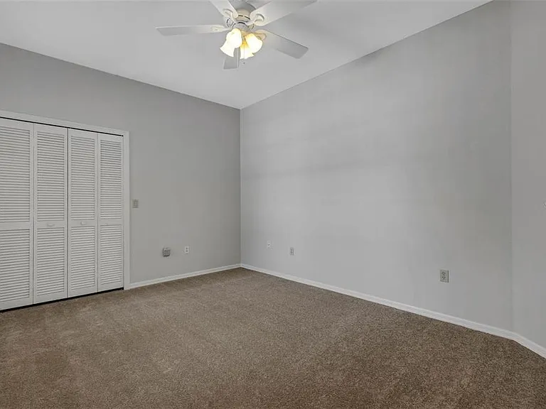4044 Penshurst Park — Photo 47
