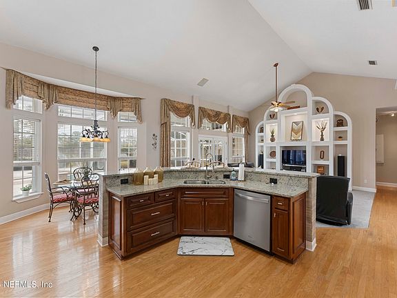 5th image of 12758 MUIRFIELD Boulevard S
