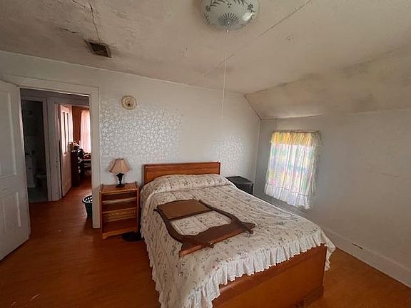 4th image of 620 Seminole Ave