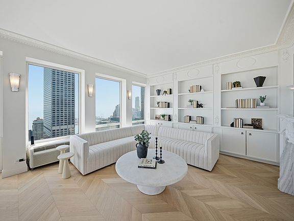 3rd image of 111 E Chestnut St #Phab