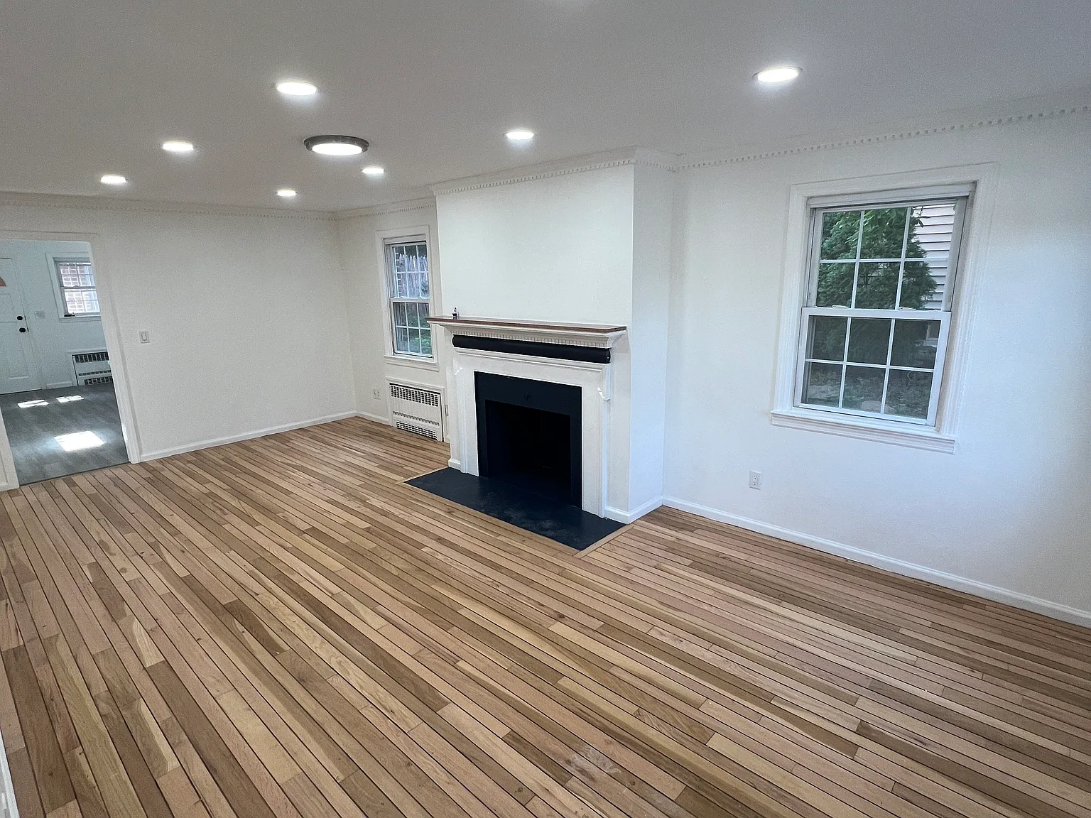 3 bed, 900 sqft, $3,200 — Photo 3