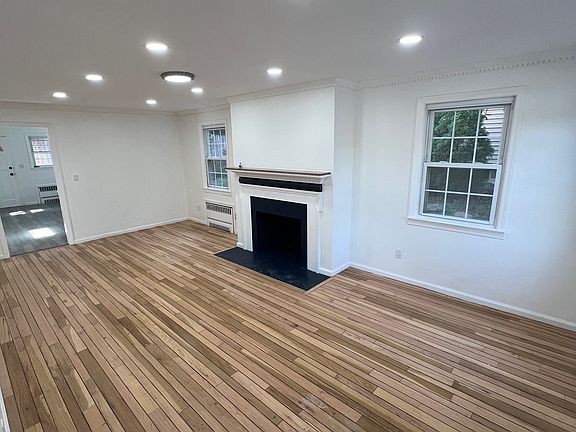 3rd image of 493 Beverly Rd Floor 2