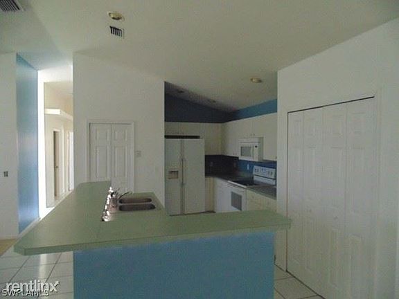 3rd image of 7555 Captiva Blvd