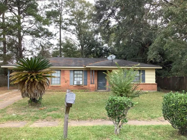 2572 Greenlawn Dr, Mobile, AL 36605