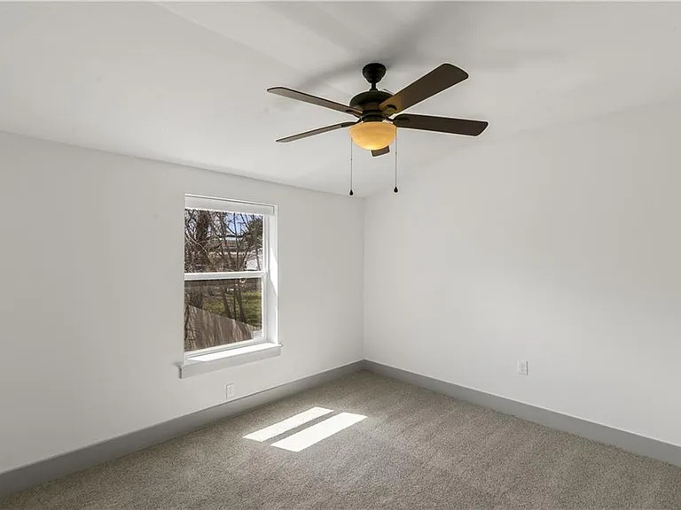 718 W Maple St — Photo 26
