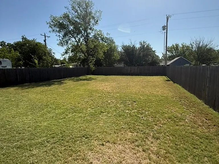 225 Scurry Ave — Photo 26