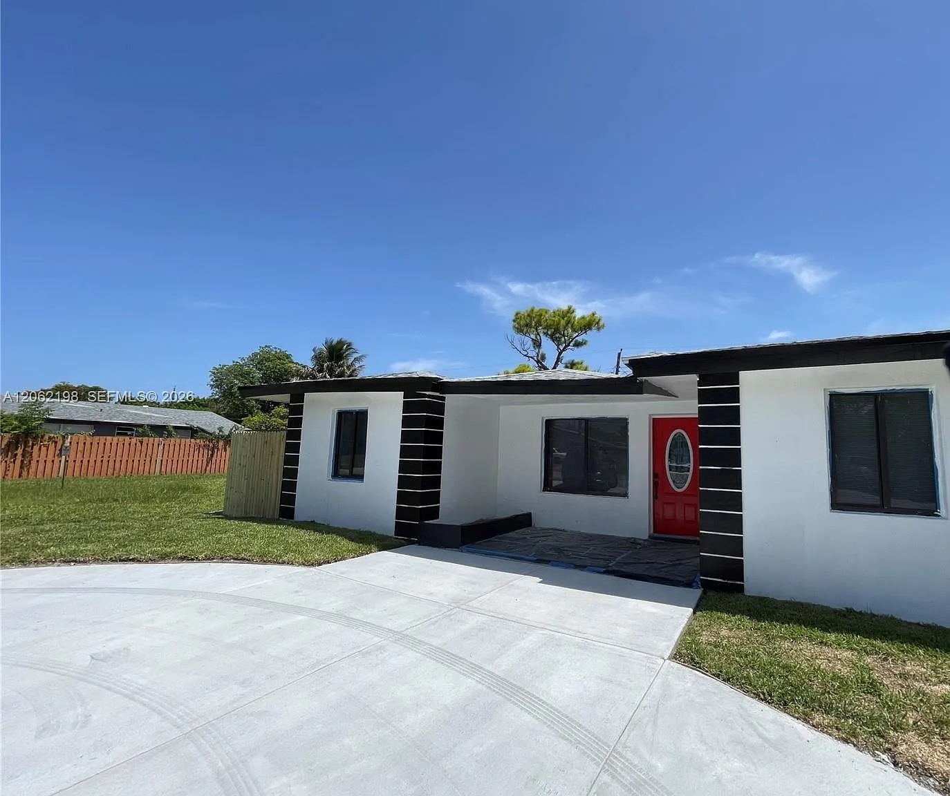 4 bed, 2.0 bath, 1412 sqft, $3,800 — Photo 2