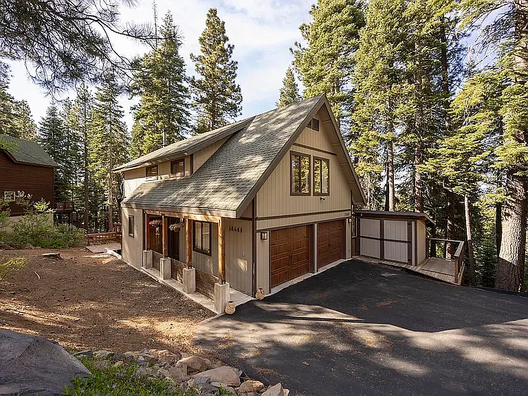 10868 Laurelwood Dr