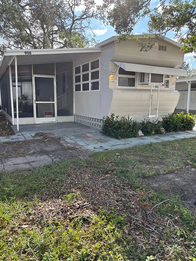 Vintage 1 Bed, 1 Bath Mobile Home in Pic Town Estates! — Photo 2