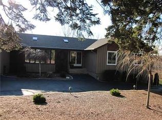 2 Pine Hill Rd, Johnston, RI 02919