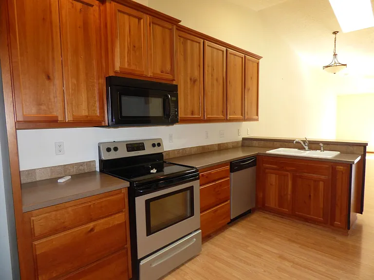 619-621 S Broad St — Photo 24