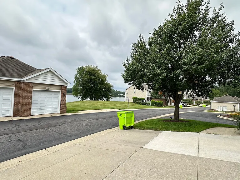 5555 Woodruff Shore Dr — Photo 53