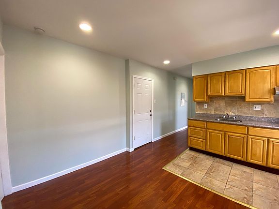 Kitchen / Dining / Living room (with the main entrance, the door closed)