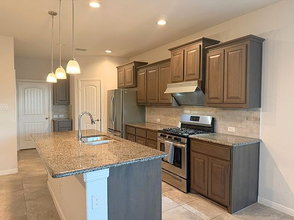 4th image of 1112 Genola Dr