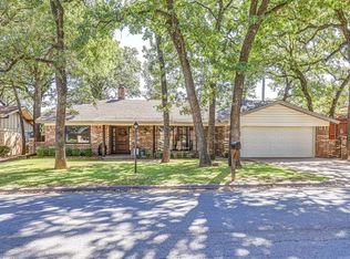 713 Thousand Oaks Dr, Hurst, TX 76054