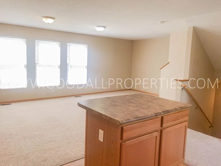 15305 Townsend Ave — Photo 4