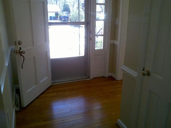 3rd image of 404 York Warwick Dr