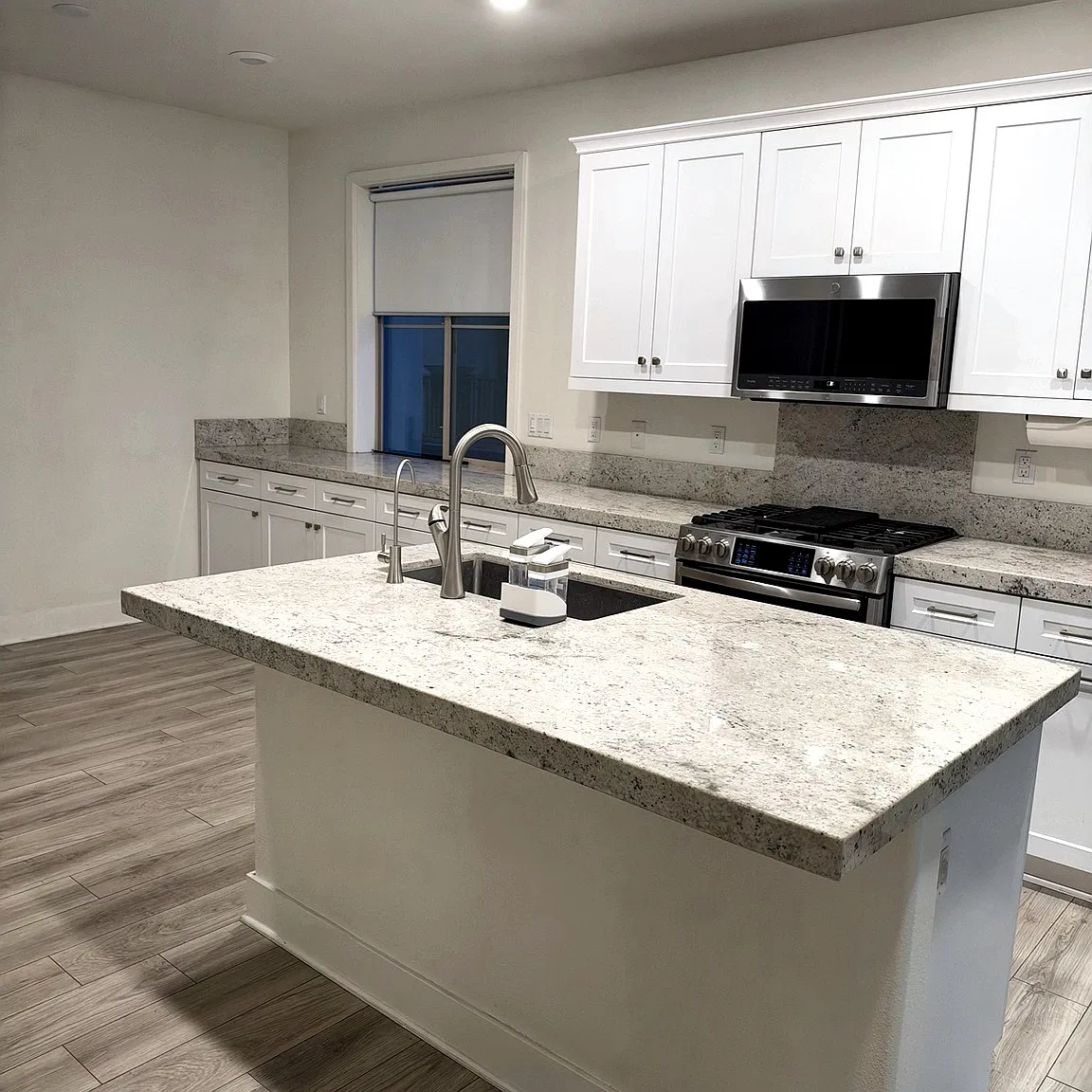 2 bed, 2.5 bath, 1247 sqft, $3,900 — Photo 1