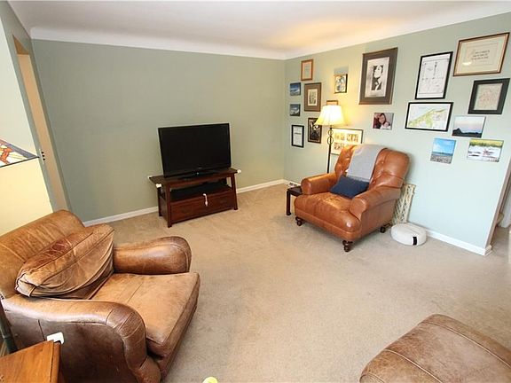 3rd image of 1454 Eastwood Ave