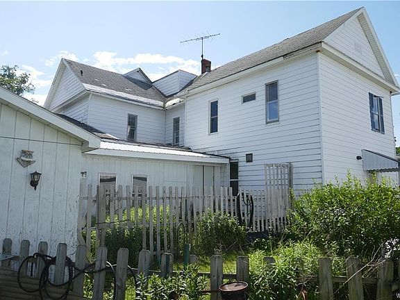4th image of 931 Maple St