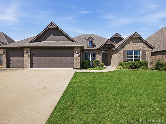 3rd image of 2512 S 16th Ct