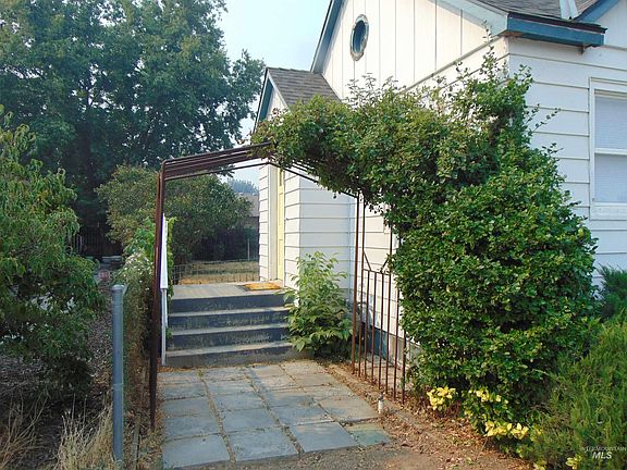 3rd image of 1864 W Idaho Ave