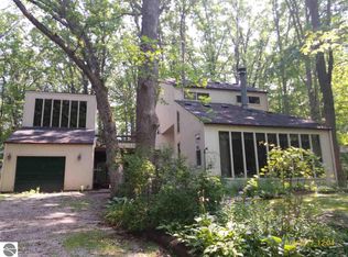 1013 Parkview Dr, Lake Isabella, MI 48893