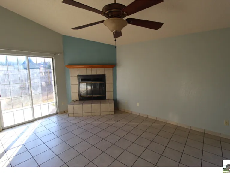 2404 Fieldstone Dr — Photo 8