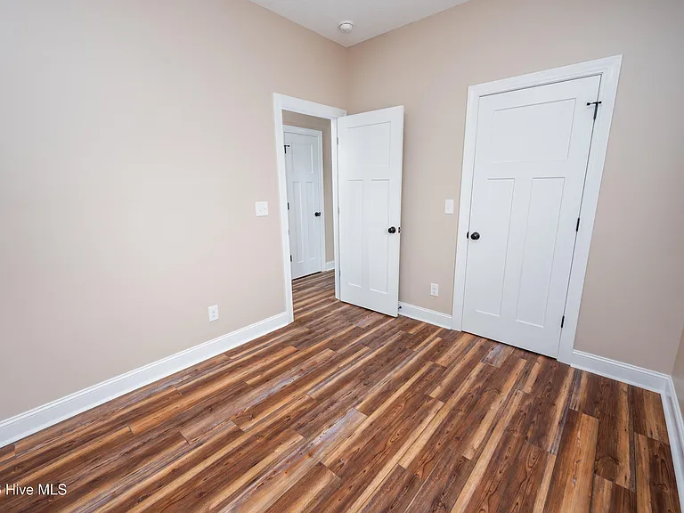 138 Macdonald Blvd — Photo 9