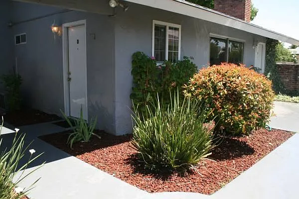 3365 E Fairmont Ave — Photo 2