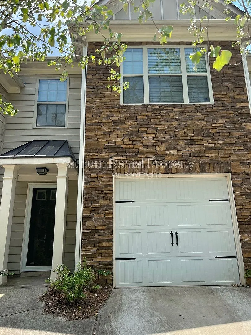 3 bed, 2.5 bath, 1792 sqft, $2,000 — Photo 2