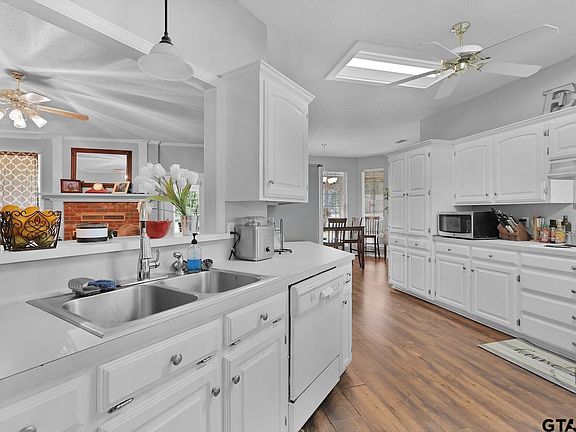 3rd image of 20458 Ashley Cir