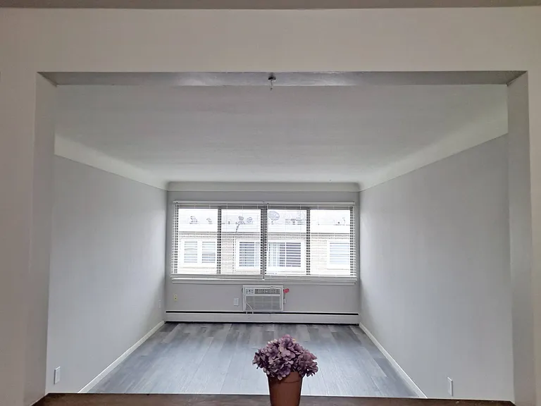 English Conway Place — Photo 29