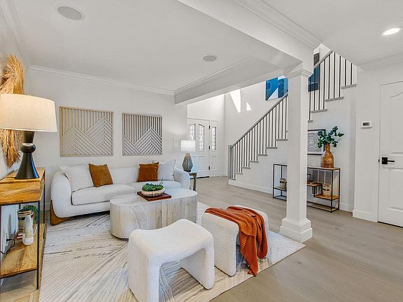5th image of 731 Lakemead Way