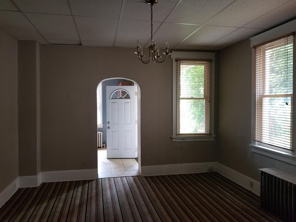 2nd image of 2010 Sarah St Floor 1