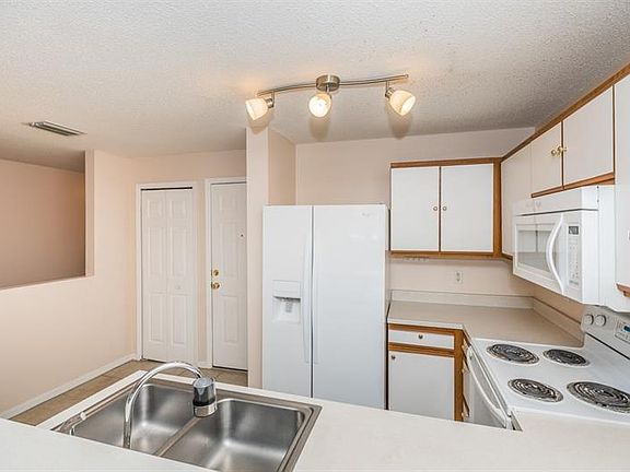4th image of 8414 Edgewater Place Blvd