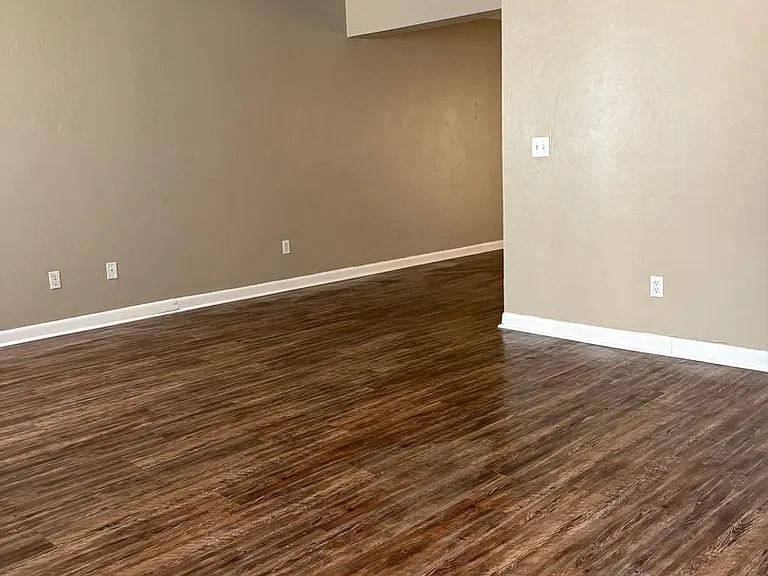 517 Teal Ln — Photo 2