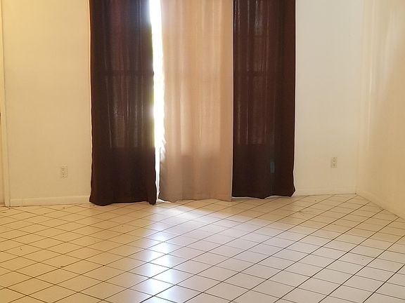 3rd image of 246 SW 36th Ter