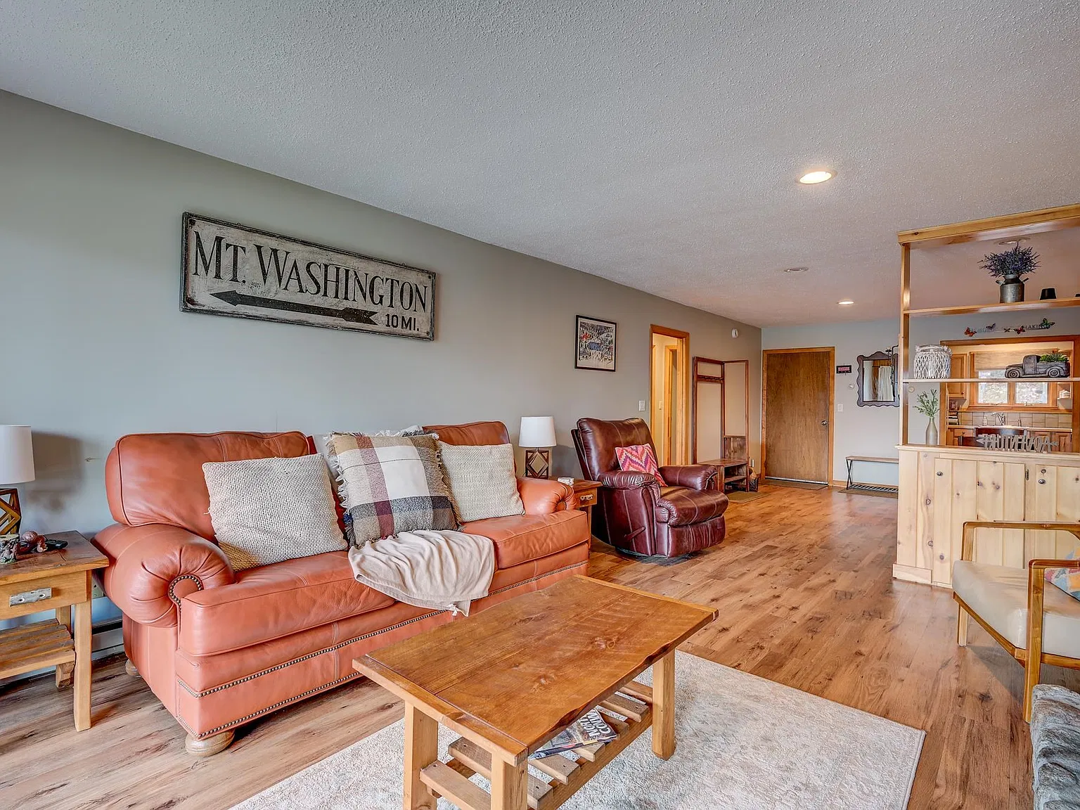 2 bed, 1.5 bath, 1162 sqft, $2,000 — Photo 1