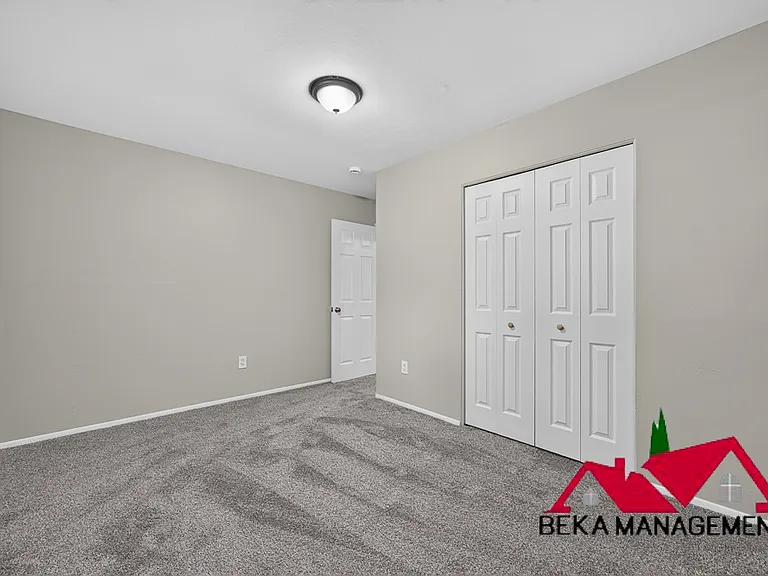 4323 Grace Ave — Photo 7