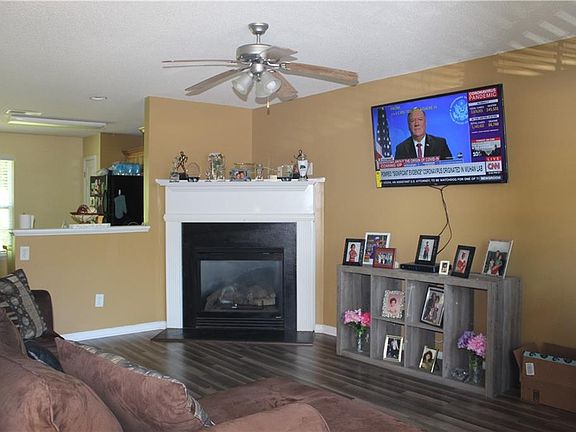 3rd image of 428 Kendall Ln