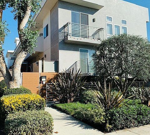 2nd image of 3630 Mentone Ave APT 101