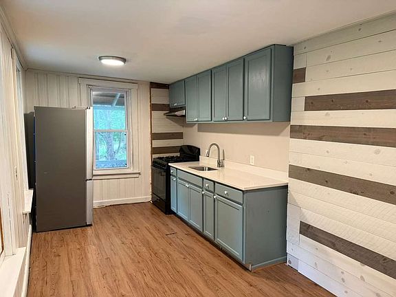 2nd image of 901 Maplehurst Ave