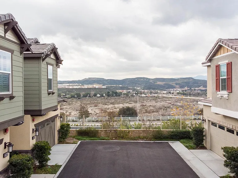 22058 Barrington Way — Photo 4