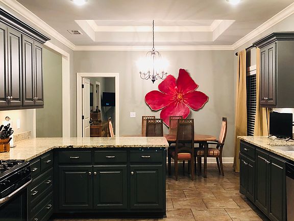 2nd image of 509 Leigh Ln