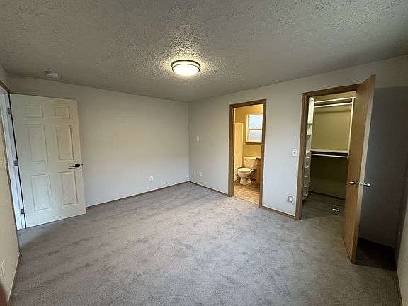 Master Bedroom
Complete New 8-pound padding and high-quality Carpet. New paint and light fixtures.
