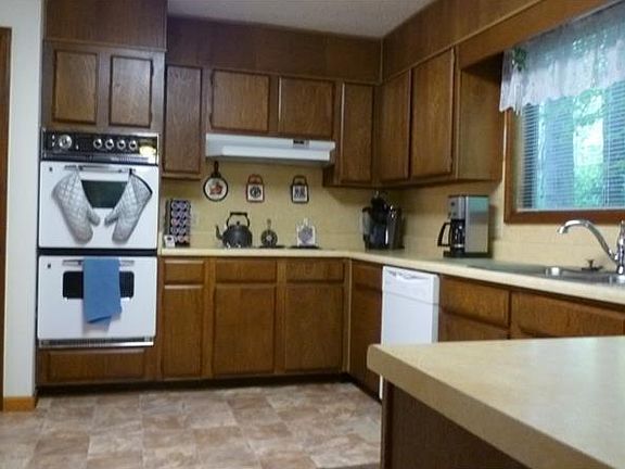 3rd image of 1615 Branch Valley Dr