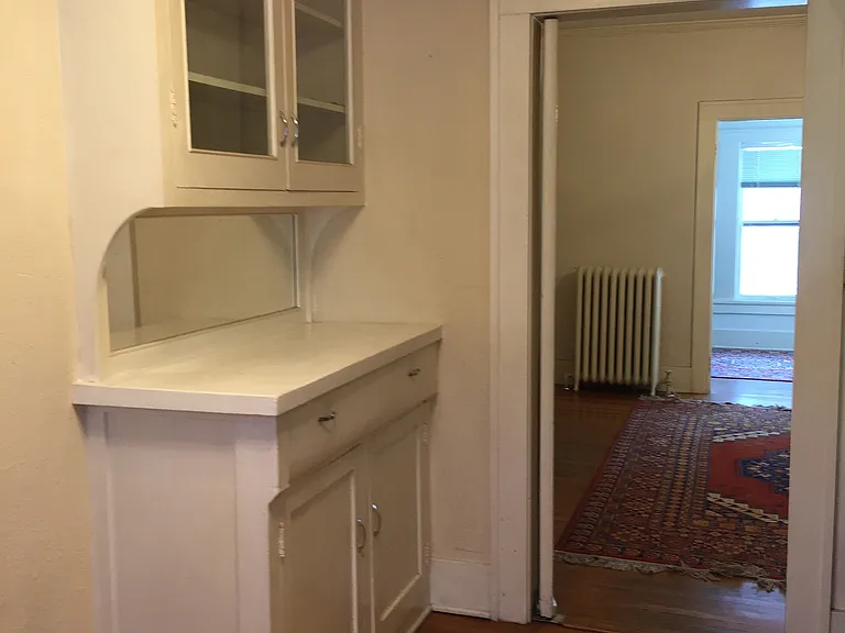 155 S Fountain St #UPSTAIRS — Photo 4