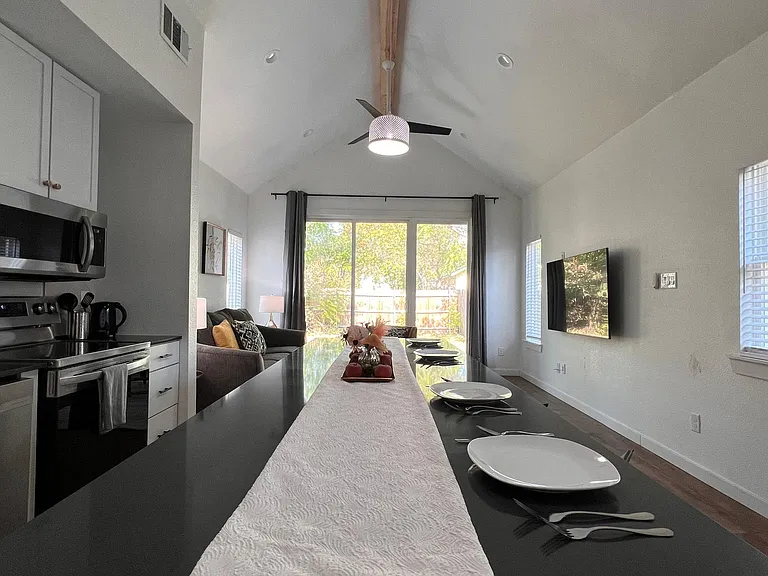 3815 Hamilton Ave — Photo 8